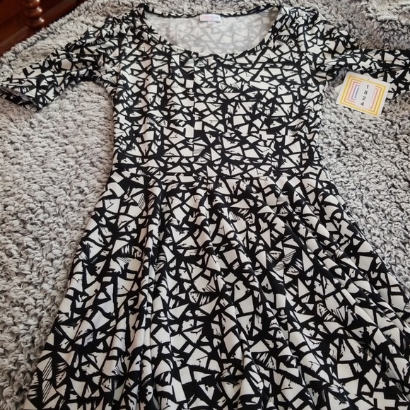 LuLaRoe Dresses & Skirts - Lularoe Nicole Small NWT